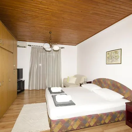 Banic 2 Apartamento Postira